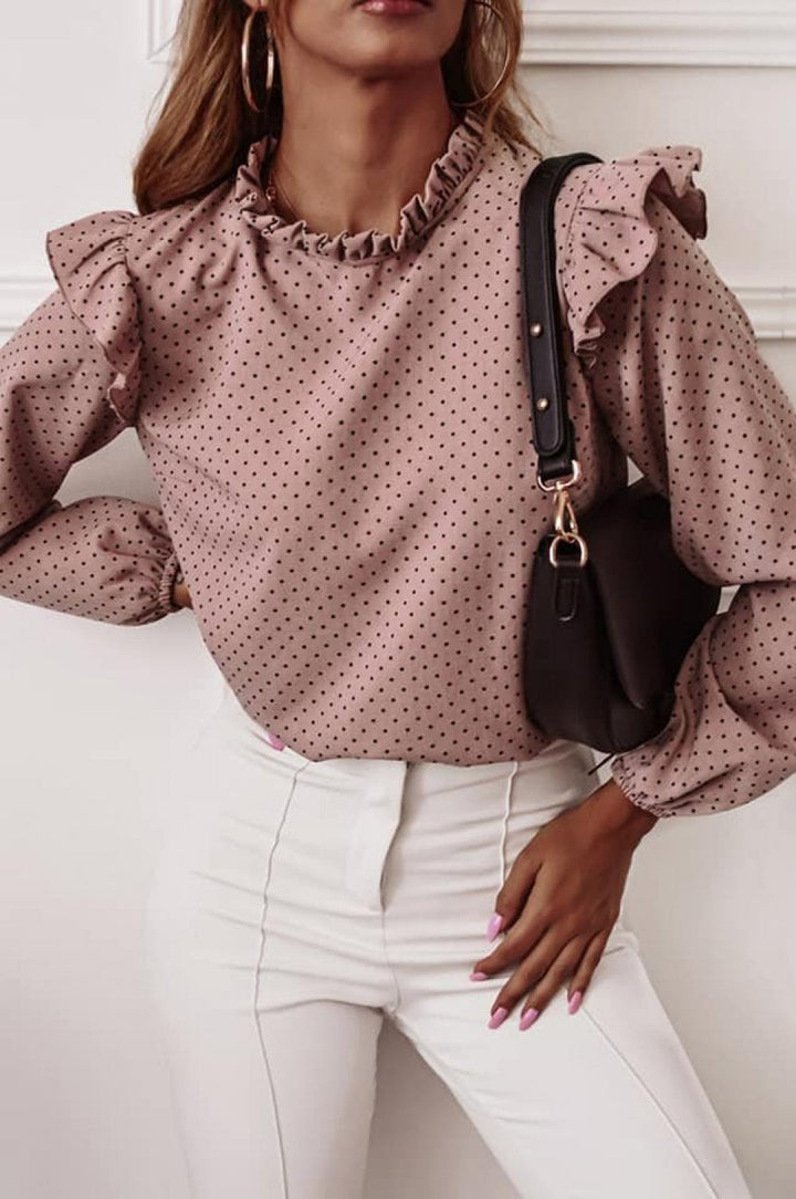 Blusa abotonada de lunares con volantes y manga larga